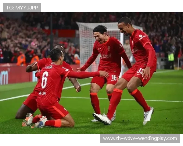 雨夜决胜:08欧冠点球大战背后的心理博弈与人生抉择 雨夜决胜:08欧冠点球大战背后的心理博弈与人生抉择